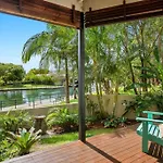 Quay Largo: Riverside Haven