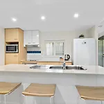 Tropical Retreat In 2 Bedroom Townhouse