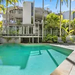 Lovely Ground Floor 3 Bedroom Unit With Pool Access