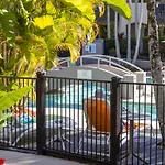 Resort Style Escape On Hastings Street