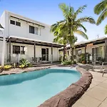Pet Friendly Oasis By The River, Noosaville