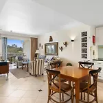 Laguna 432 Charming Baroque Escape