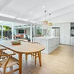 Peaceful & Stylish Retreat, Noosa Heads