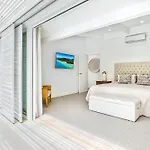 Peaceful & Stylish Retreat, Noosa Heads