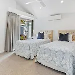 Peaceful & Stylish Retreat, Noosa Heads