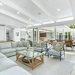 Peaceful & Stylish Retreat, Noosa Heads