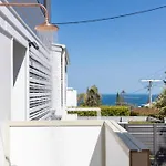 White Beach House High On Belmore, Pets Welcome