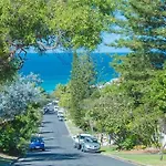 White Beach House High On Belmore, Pets Welcome