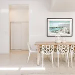 Sleek & Stylish Family Beach House ~ Near Junction