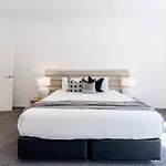 Sleek & Stylish Family Beach House ~ Near Junction