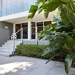 The Sunshine Villa ~ 2 Min Walk To Village & Beach
