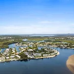 Tides On Noosa Pde - Across From River Walk To Noosa Main Beach