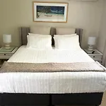 Tropical Retreat In 2 Bedroom Townhouse