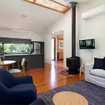 Eumarella Shores Noosa Lake Retreat