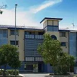 Commodore Apartments