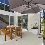 The Courtyards On Hill St