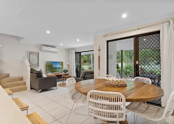 Tropical Retreat In 2 Bedroom Townhouse