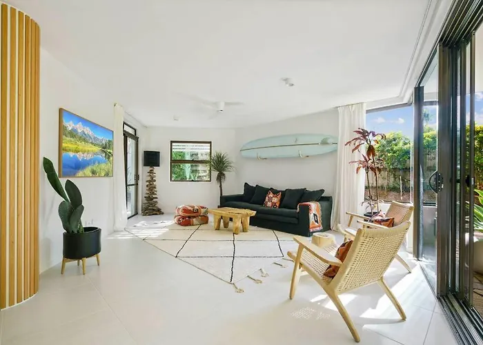 Lovely Ground Floor 3 Bedroom Unit With Pool Access