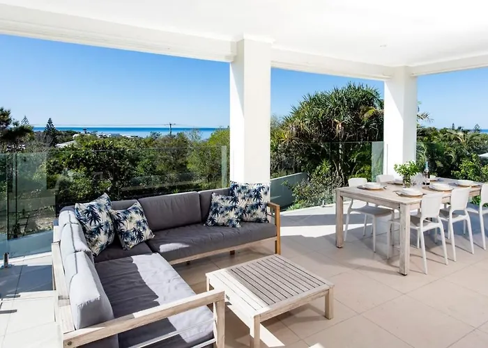 Ultimate Noosa Six Bedroom Luxury With Waterslide!