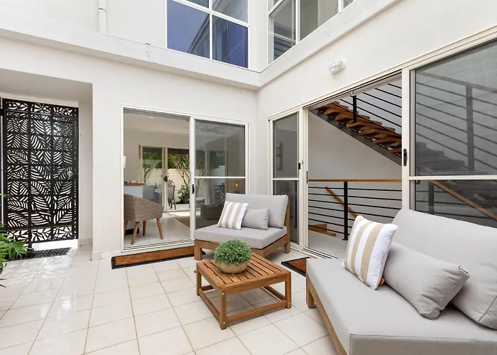 5 The Courtyards Townhouse Close To Beach And Shops