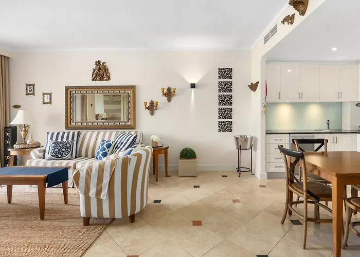 Laguna 432 Charming Baroque Escape