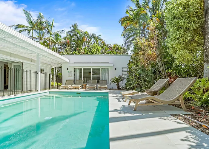 Peaceful & Stylish Retreat, Noosa Heads