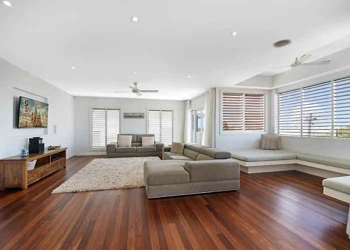 Sea Splash 75 Lorikeet Drive