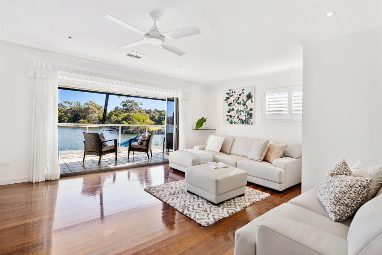 Riverfront With Jetty, Ideal For Families Holiday home Noosa Heads