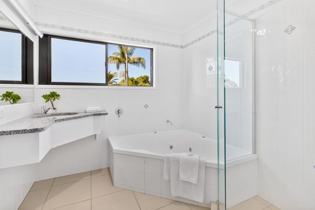Riverfront With Jetty, Ideal For Families Holiday home Noosa Heads