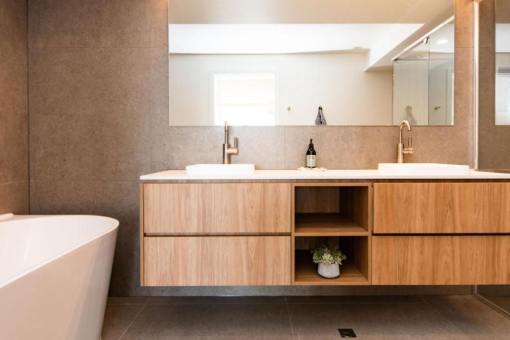 Quays Aparthotel 4*