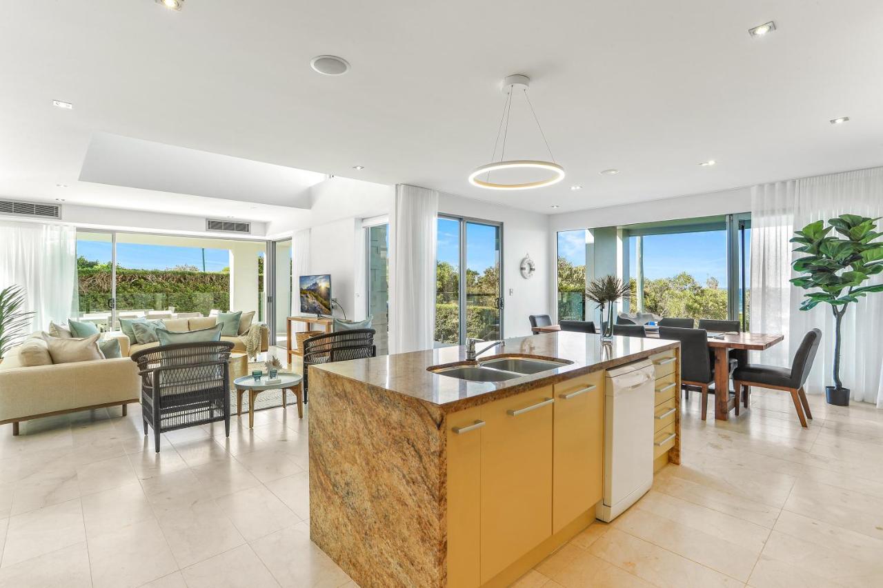 Indulgent Beachside Luxury, Holiday home *