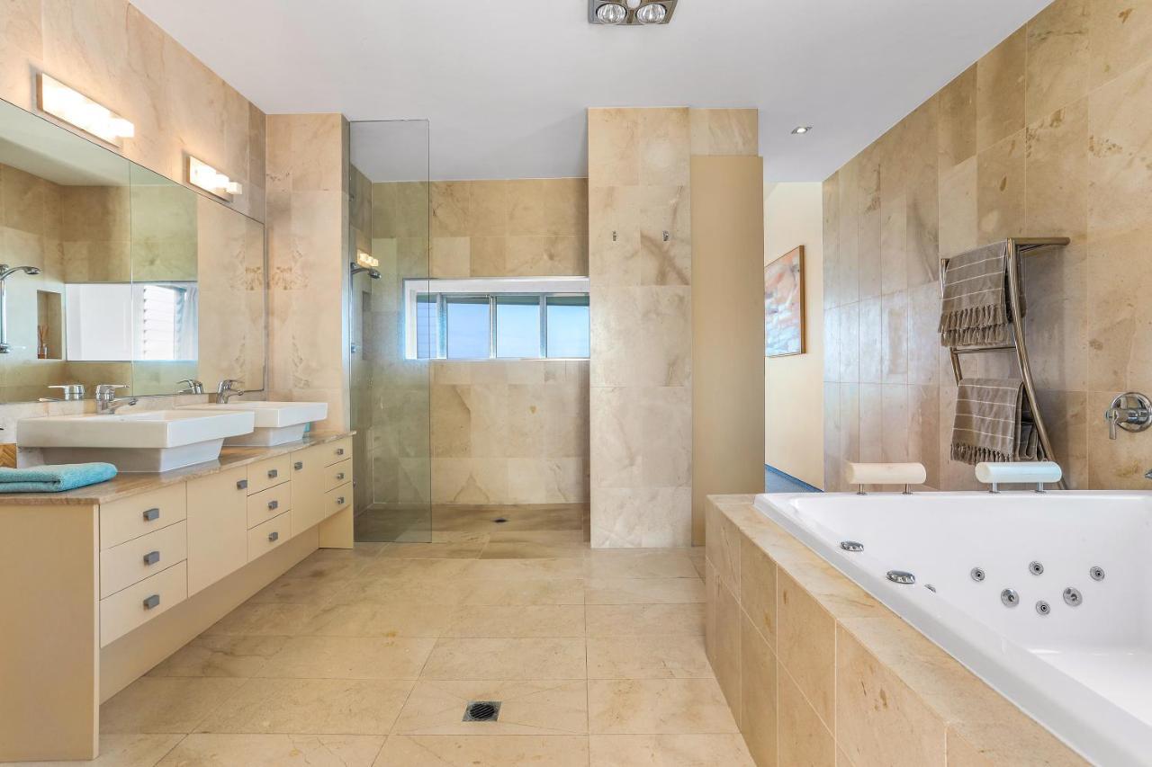 Indulgent Beachside Luxury, Holiday home Sunrise Beach