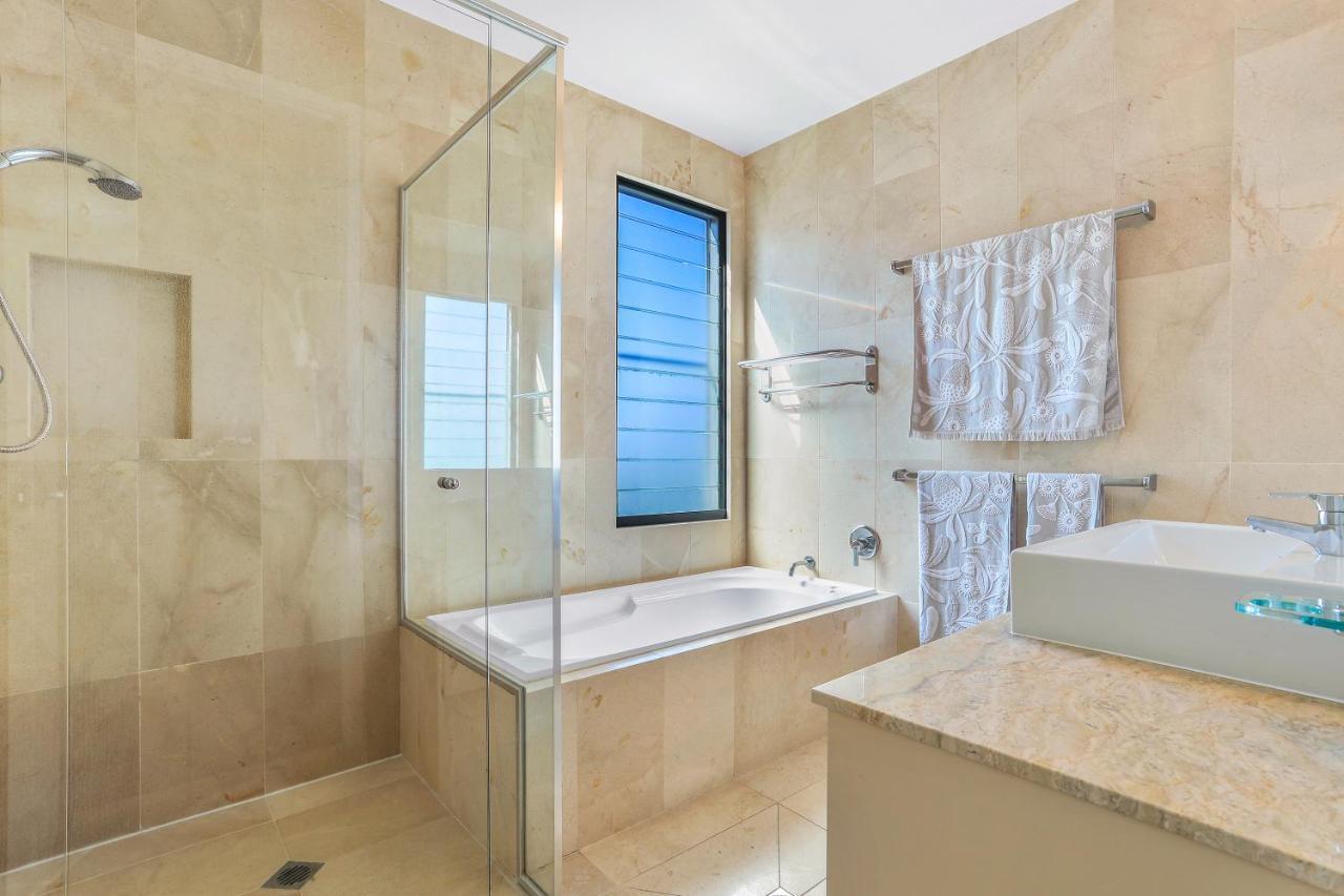 Indulgent Beachside Luxury, Holiday home