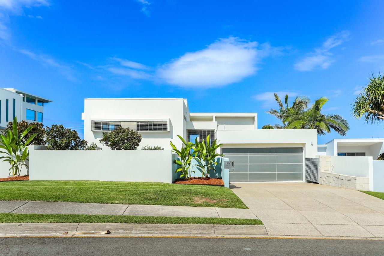 Indulgent Beachside Luxury, Holiday home *