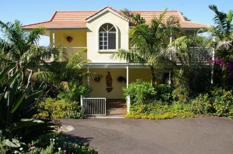 Cooroy Country Cottages * Black Mountain