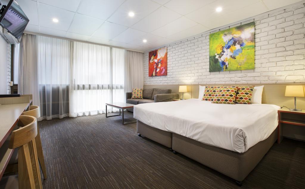 Noosa Hotel 3*