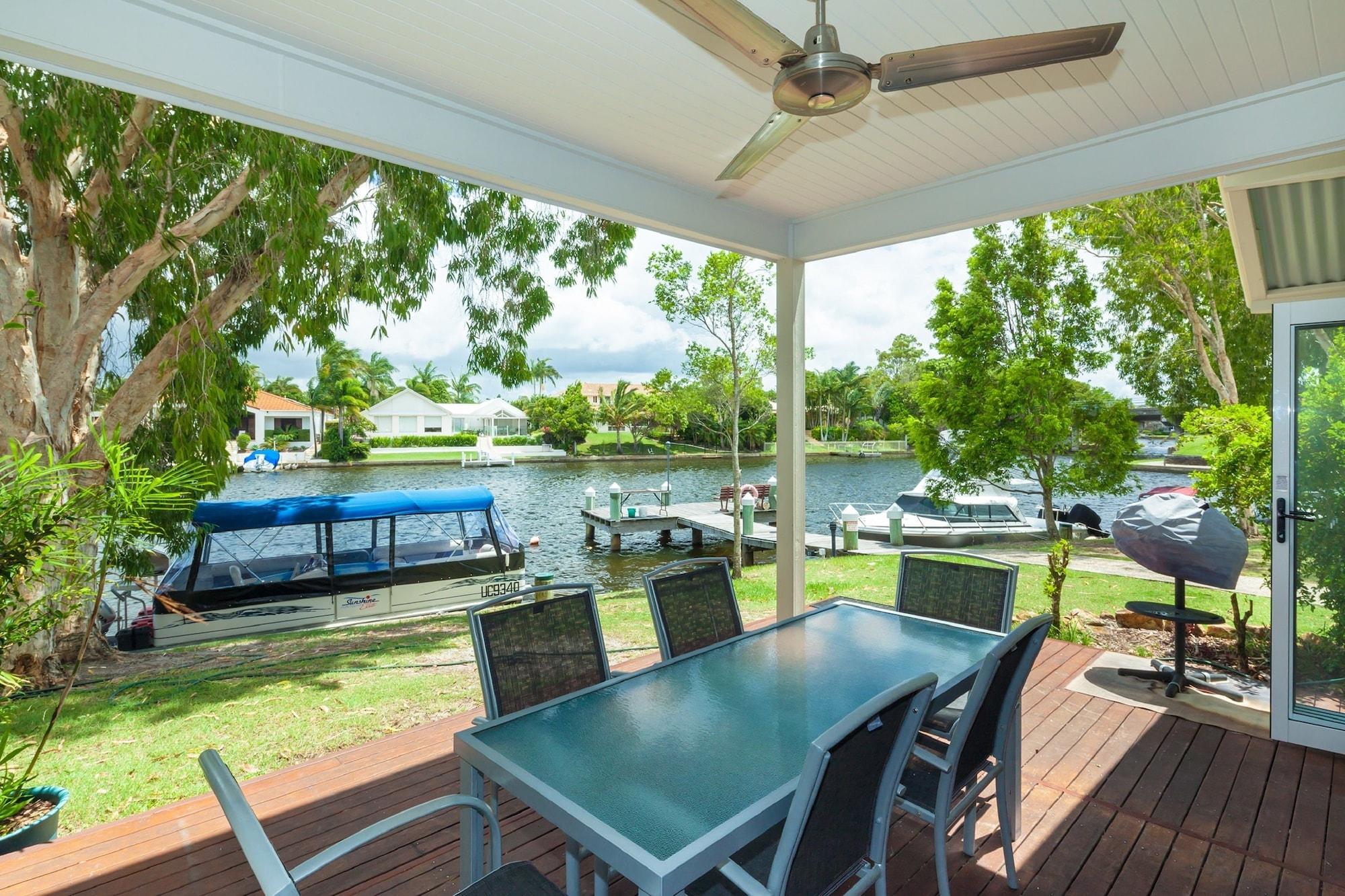 Resort Noosa Entrance Waterfront 4*