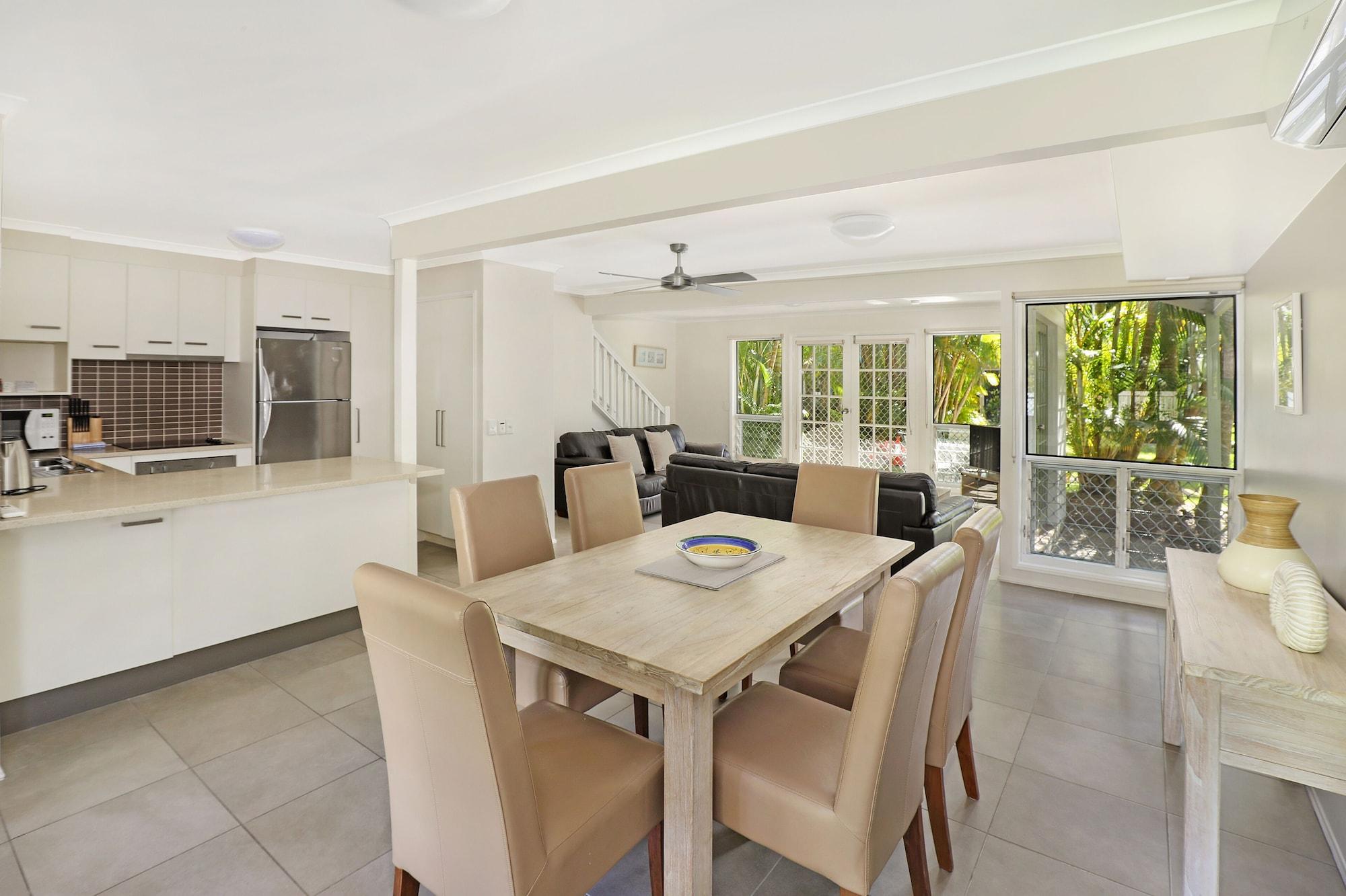 Coral Noosa Noosaville