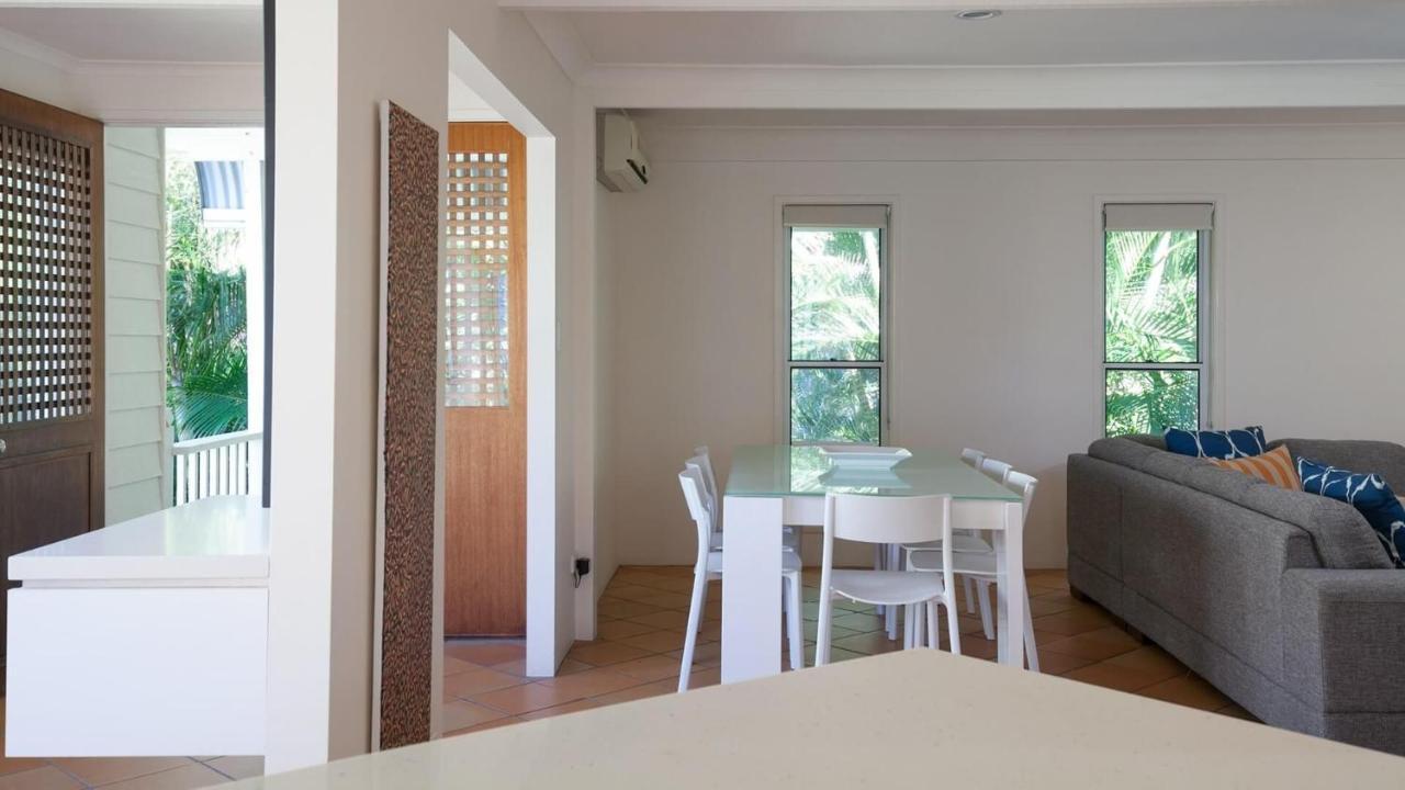 Belmore Terrace Perfect Pad Just 100 Metres To The Holiday home Sunshine Beach
