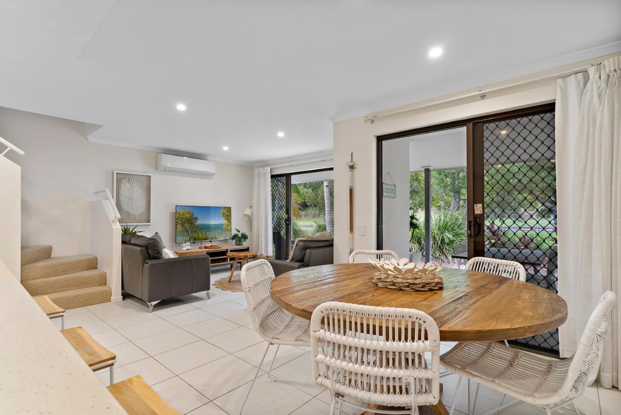 Tropical Retreat In 2 Bedroom Townhouse *