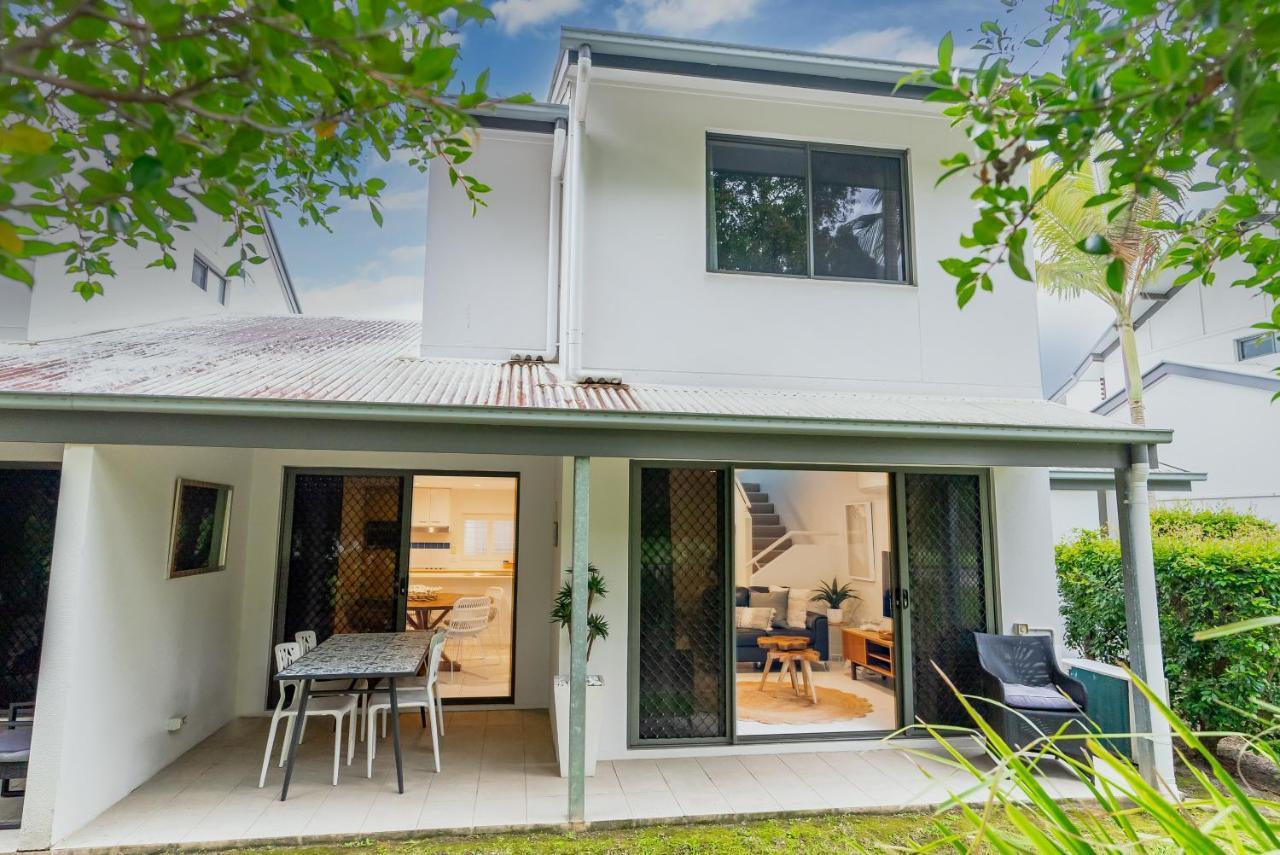 Tropical Retreat In 2 Bedroom Townhouse