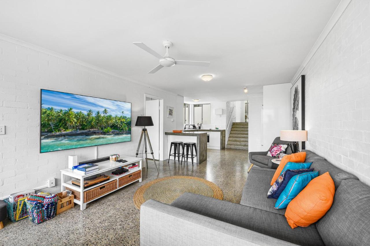 Moments From The Beach, Sunrise Apartment *