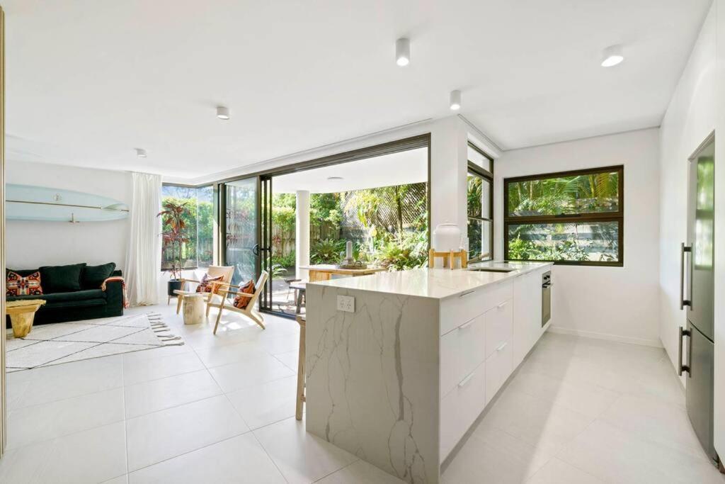 Lovely Ground Floor 3 Bedroom Unit With Pool Access Apartment