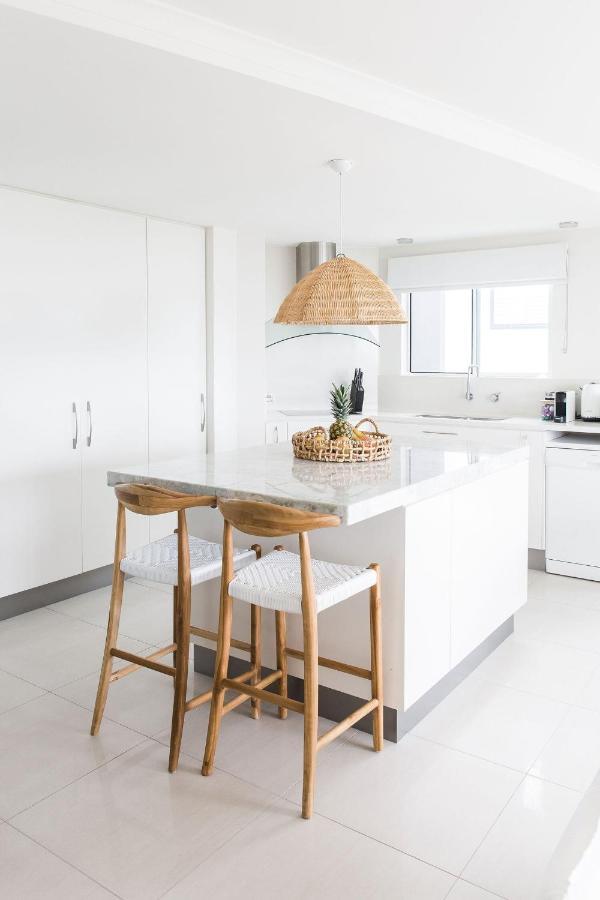 Sunshine Retreat Offers Ocean Views And Style Apartment *