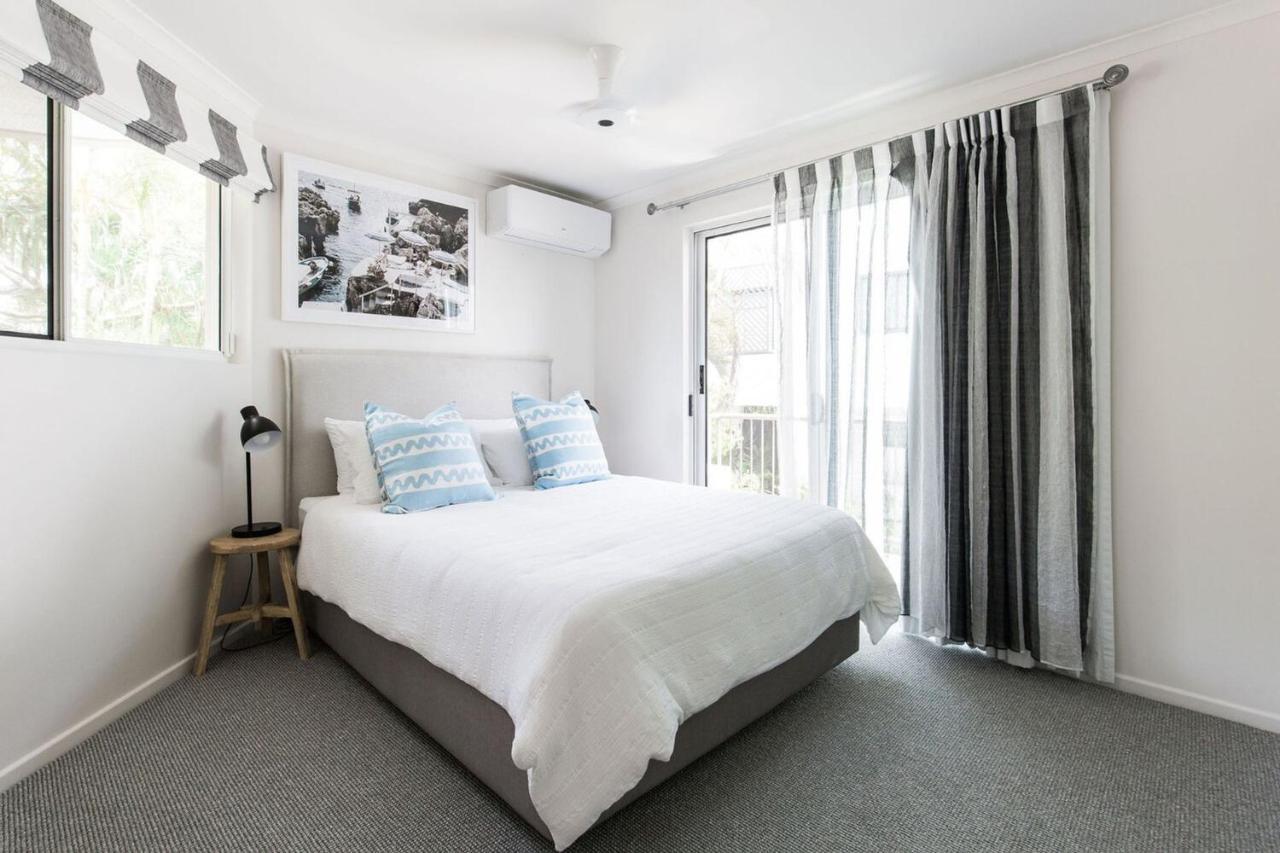 Sunshine Retreat Offers Ocean Views And Style *
