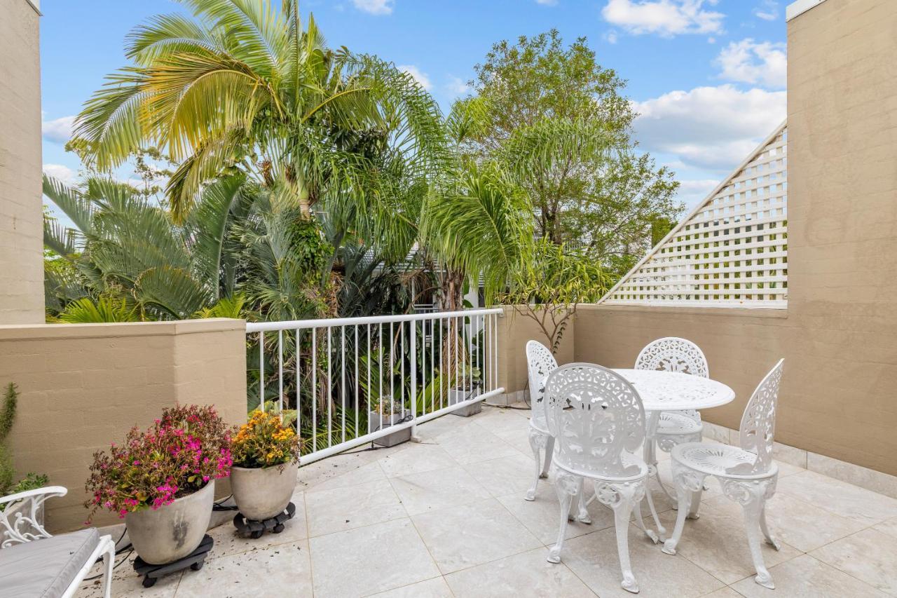 Apartment Little Cove Gem - Walking Distance To The Famous Beach! *