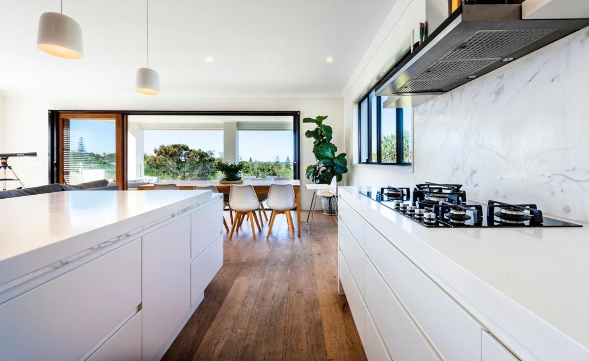 Casa de férias Ultimate Noosa Six Bedroom Luxury With Waterslide! Sunrise Beach
