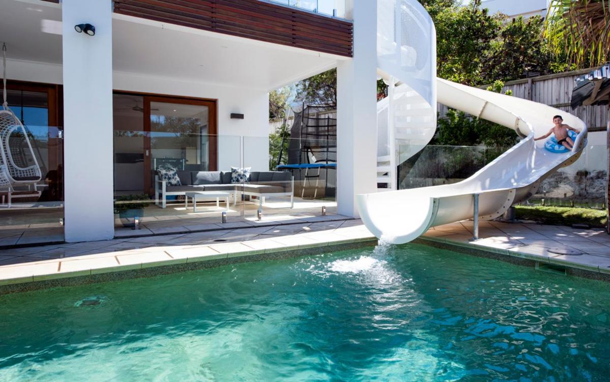 Casa de férias Ultimate Noosa Six Bedroom Luxury With Waterslide! Sunrise Beach