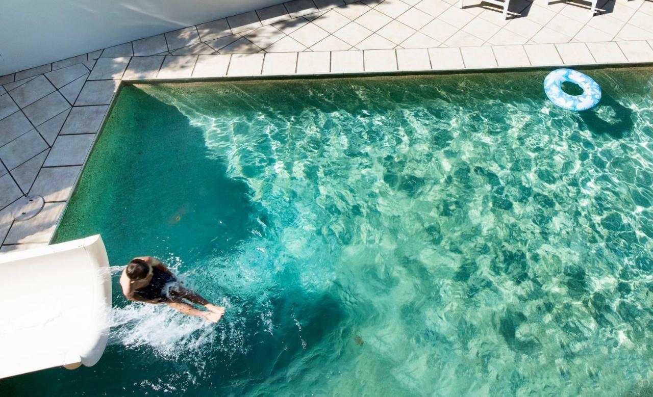 Casa de férias Ultimate Noosa Six Bedroom Luxury With Waterslide! Sunrise Beach