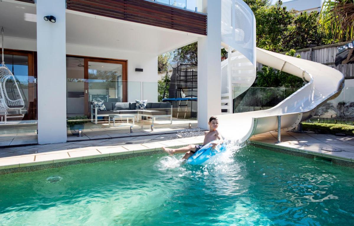 Ultimate Noosa Six Bedroom Luxury With Waterslide! Casa de férias *